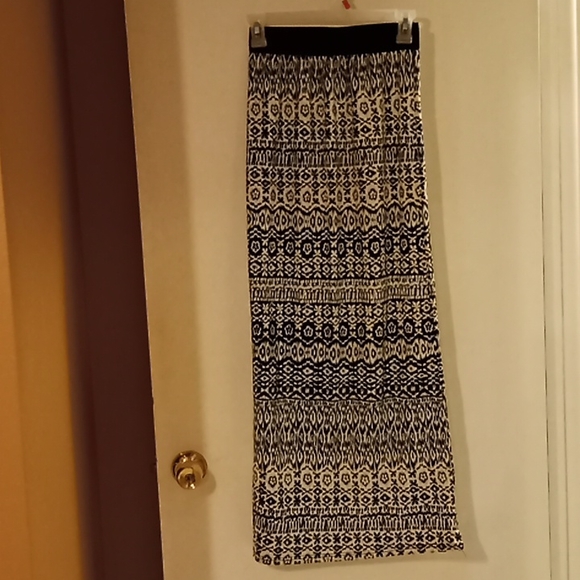Long Slim Skirt. P/S. Black And White. - Picture 4 of 7